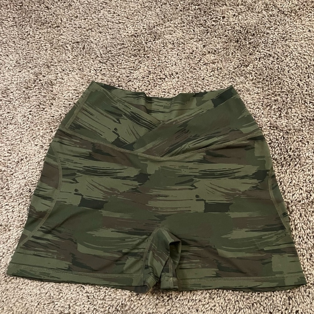 Alphalete Camo Surface Power Shorts